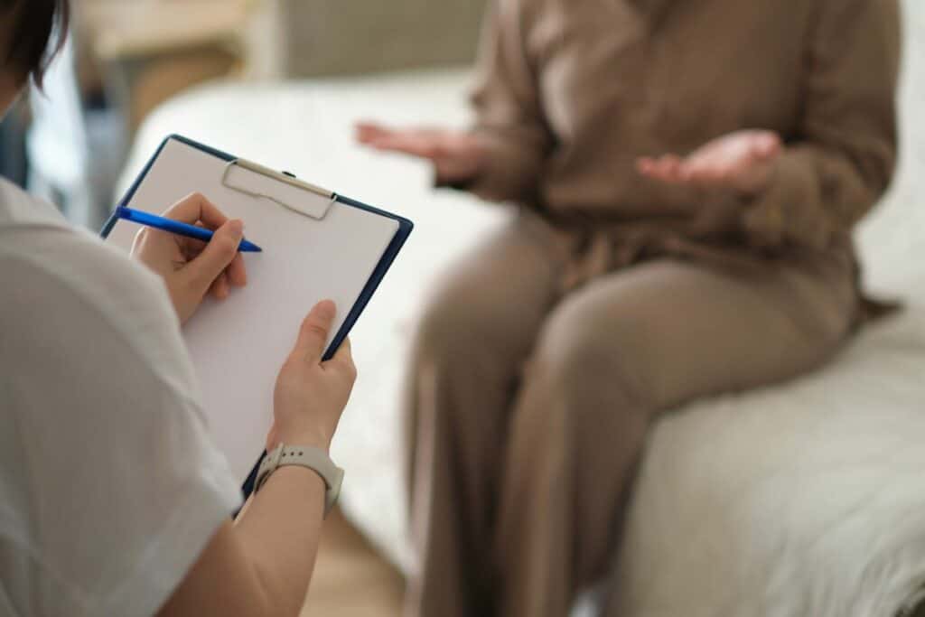 Dermatillomania therapist helping a client.